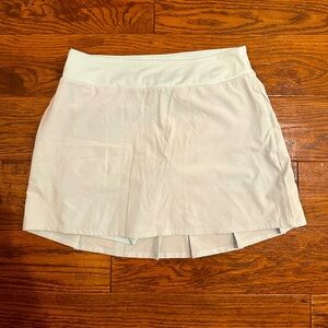 Women’s golf/tennis skirt. Built in shorts. Worn twice. Size Small